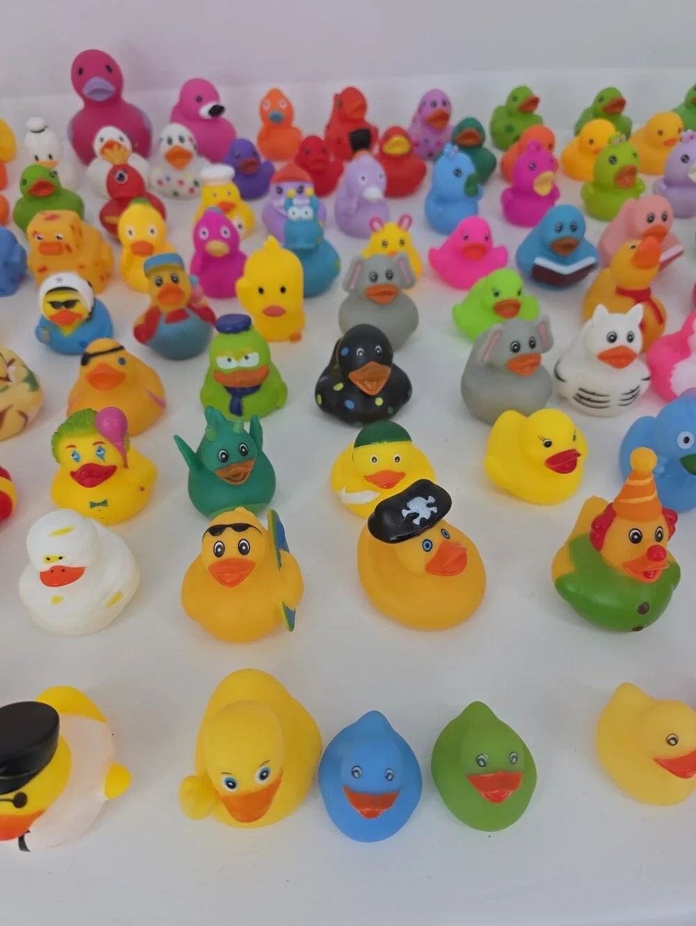 Lot of 116 Assorted Rubber Ducks Novelty Character Jeep Cruise Ducking